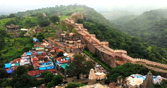 Rajasthan Trekking Tour From Udaipur: Ranakpur Temple & Kumbhalgarh Fort - GeTS Holidays