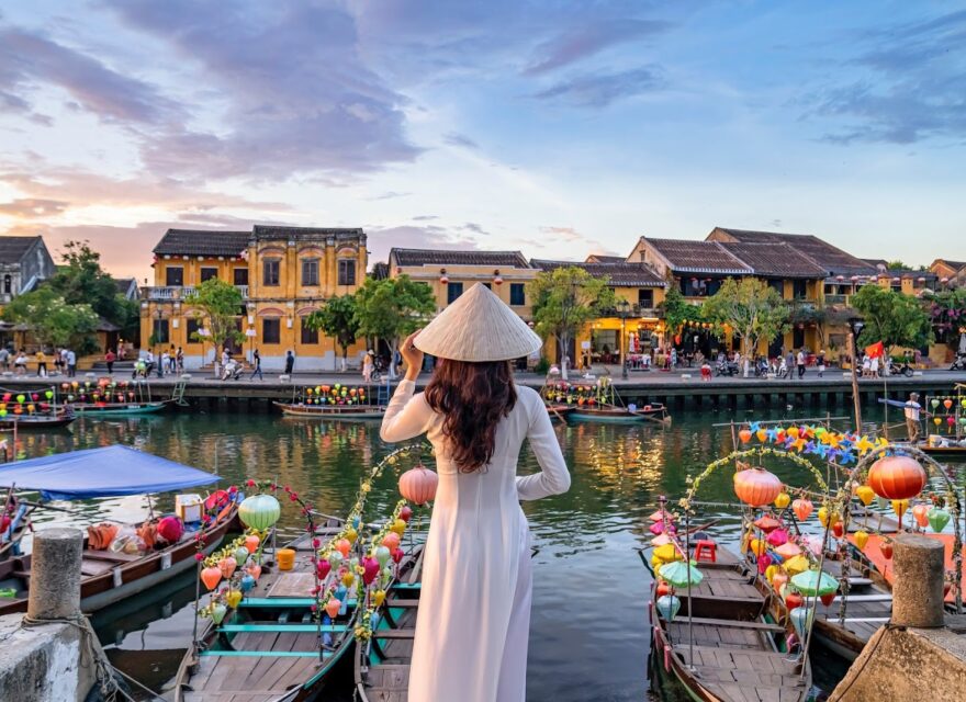 Circuit en duo au Vietnam
Circuit 17 jours / 14 nuits – Bến Tre – Cần Thơ – Hanoï – Hô Chi Minh-Ville – Hội An – Huế
Destination: Vietnam